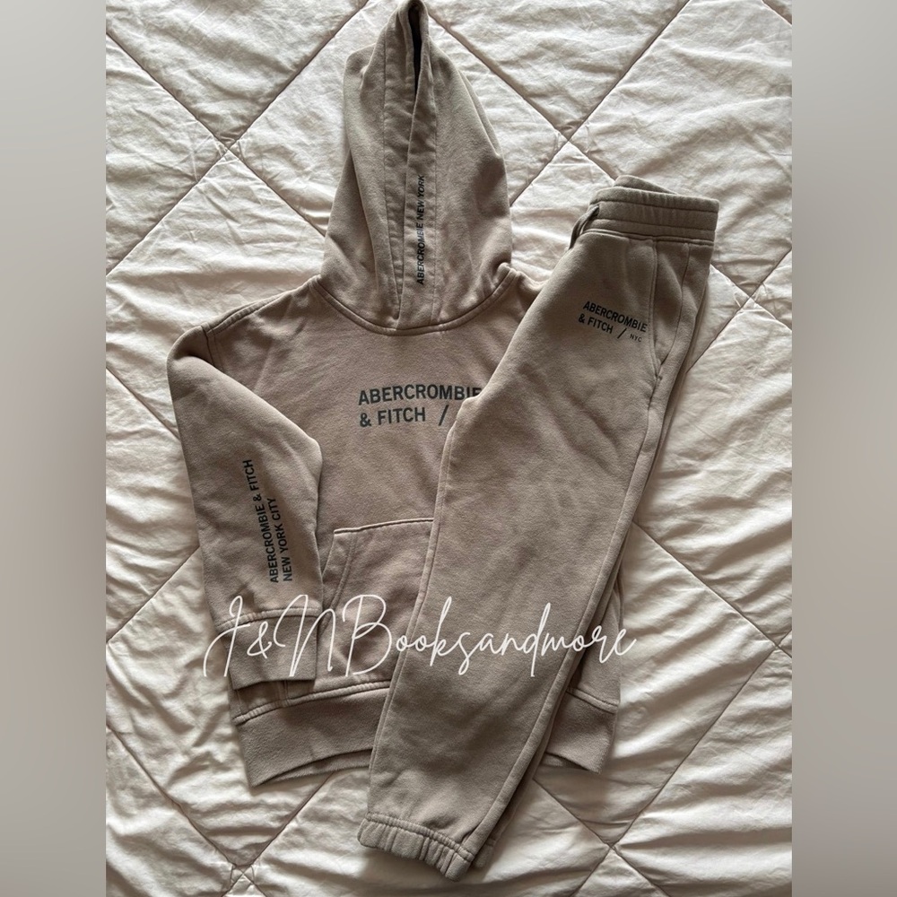Kids Abercrombie &‎ Fitch Hoodie and Sweatpants Set Size 5/6